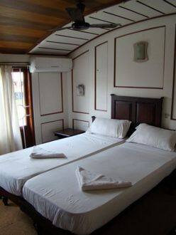 Fathima Houseboat, Alleppey 5